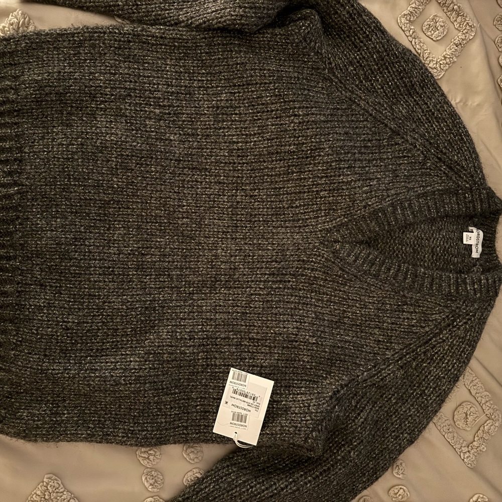 Nordstrom Women's Gray V-Neck Sweater